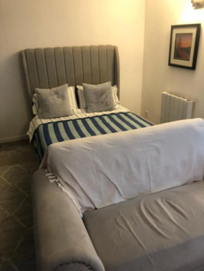 Nw2 Studio Flat mins to London